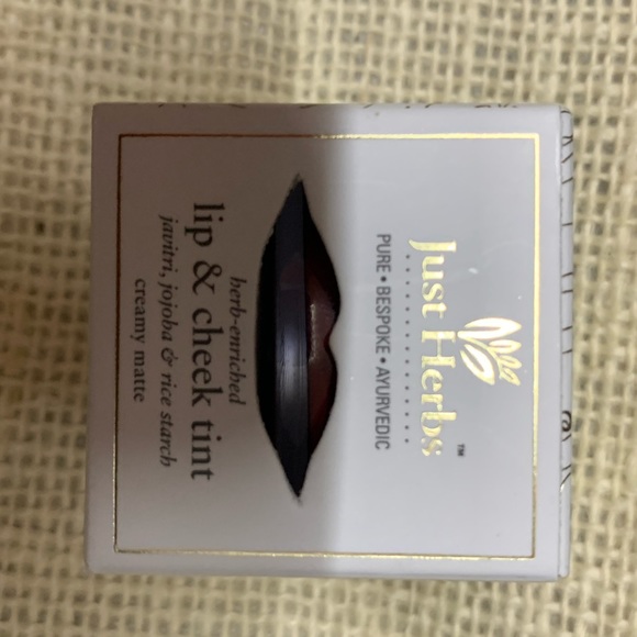 Just herbs lip and cheek tint - Rose Coral *fixed price* - Picture 10 of 11